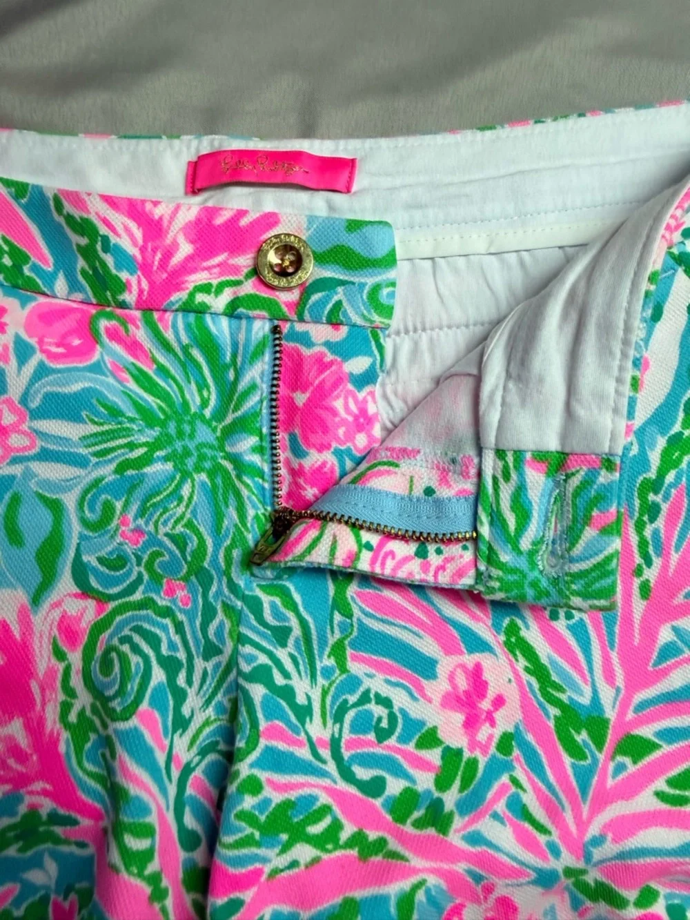 Lilly Pulitzer Buttercup Scallop Hem Shorts Sz 4 Leaf It Wild Pink Blue Floral - Picture 6 of 12